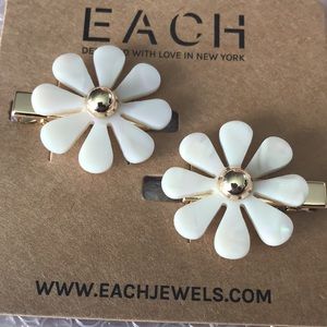 EACH BRAND barrettes
